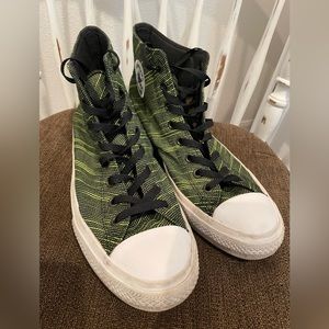 Men’s High-top Converse.